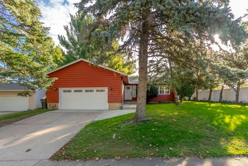 4126 Cardinal Dr, Cedar Falls, IA, 50613-6203 | Card Image