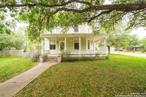 711 E Lott St, Beeville, TX, 78102-4124 | Card Image