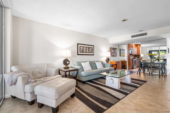 4234 Deste Ct, Condo with 3 bedrooms, 3 bathrooms and null parking in Lake Worth FL | Image 4