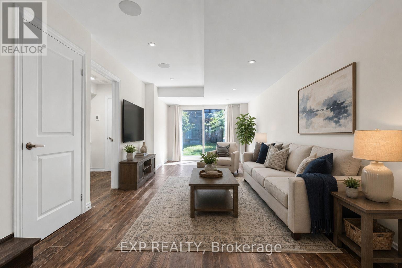 Residential in Newmarket (Gorham-College Manor) 5
