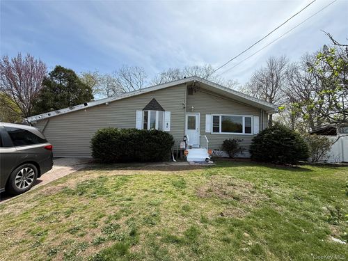 40 Chapel Hill Dr, Brentwood, NY, 11717-1920 | Card Image