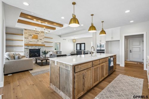 21512 E Cir, Elkhorn, NE, 68022-3270 | Card Image