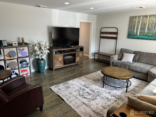 333 Harris Ave, House other with 3 bedrooms, 2 bathrooms and null parking in Middlesex NJ | Image 6