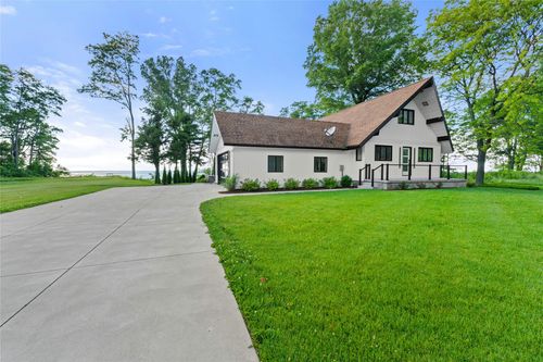 7466 N Shore Dr, Erie, PA, 16511-1616 | Card Image