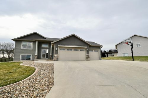 887 Golfview Ave, Zumbrota, MN, 55992-7336 | Card Image