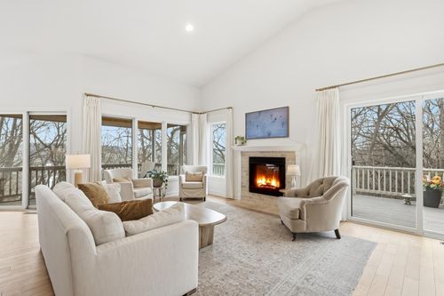 1595 Summit Shores Cir, Burnsville, MN, 55306-5817 | Card Image