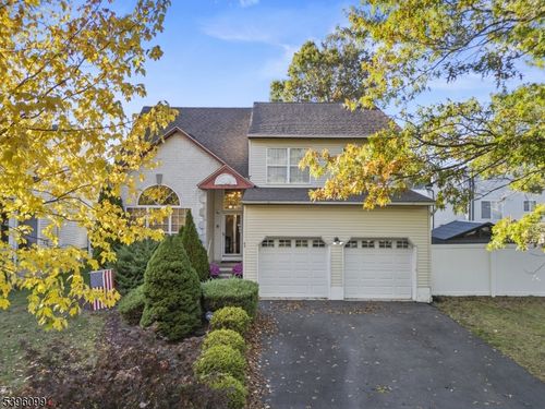 43 Pemberton Dr, Matawan, NJ, 07747-9712 | Card Image