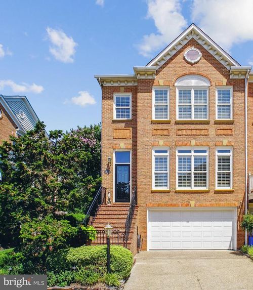 8512 Brenthill Ct, Vienna, VA, 22182-2567 | Card Image