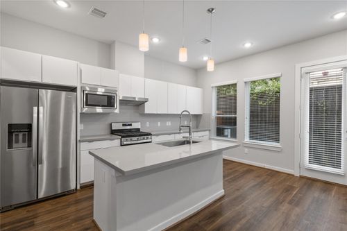 608 Thornton Oaks Ln, Houston, TX, 77018-1584 | Card Image