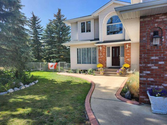 917 East Lakeview Road, Home with 6 bedrooms, 3 bathrooms and 10 parking in Chestermere AB | Image 2