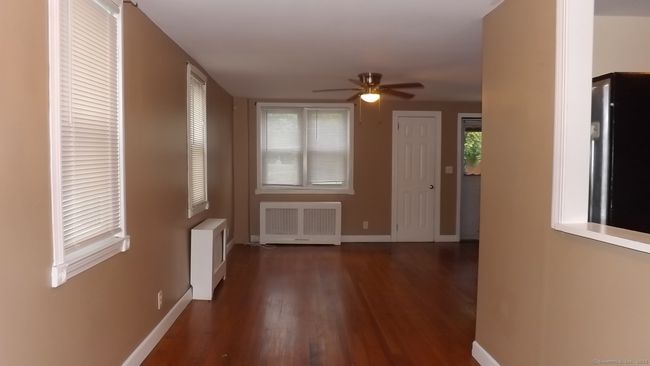 132 - 132 Virginia Ave, Condo with 2 bedrooms, 1 bathrooms and 1 parking in Bridgeport CT | Image 9