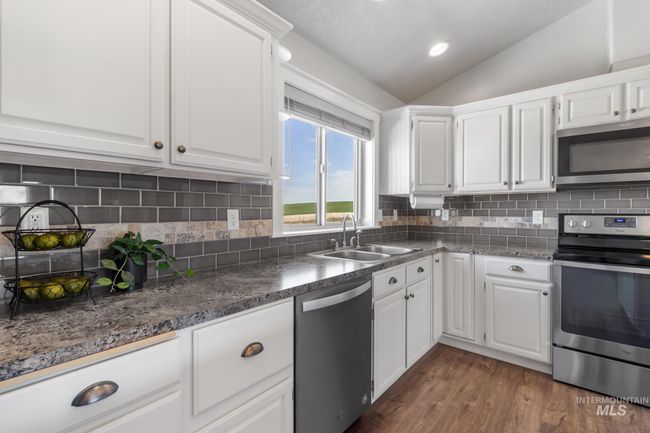 9248 Rolling Hills Ct, House other with 3 bedrooms, 2 bathrooms and 3 parking in Nampa ID | Image 13