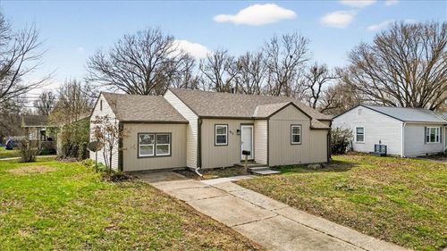 912 Vest Dr, Warrensburg, MO, 64093-2558 | Card Image