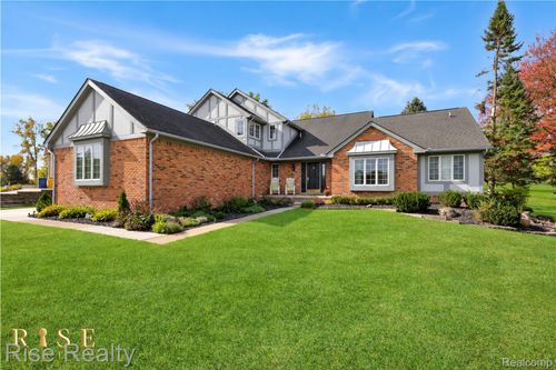 69075 Brookhill Dr, Bruce Twp, MI, 48065-4207 | Card Image