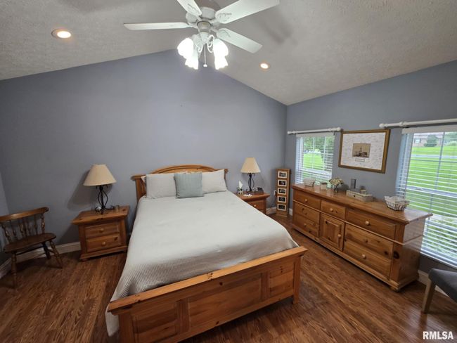 14327 Mcraven Ln, House other with 4 bedrooms, 4 bathrooms and null parking in Mount Vernon IL | Image 25