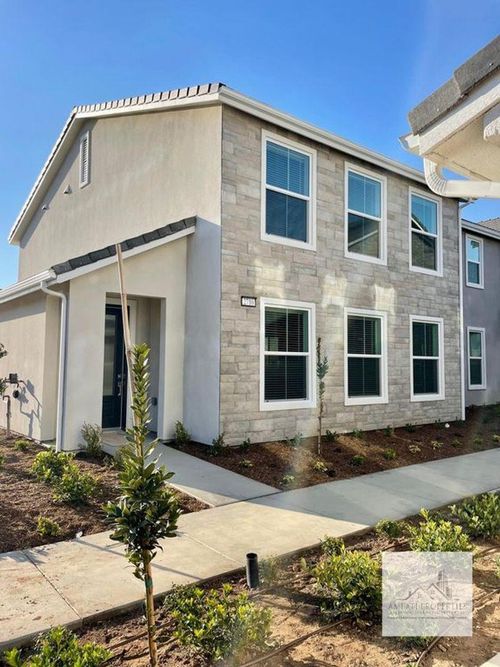 2710 E Tamarind Dr, Fresno, CA, 93730-7093 | Card Image