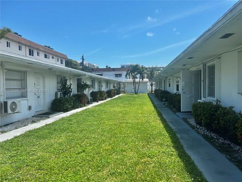 11-2222 Taylor St, Hollywood, FL, 33020-7421 | Card Image