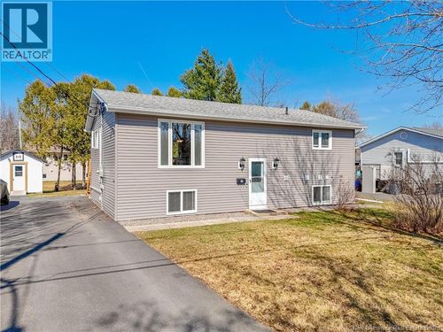 12 Lapointe St, Fredericton, NB, E3A4Y5 | Card Image