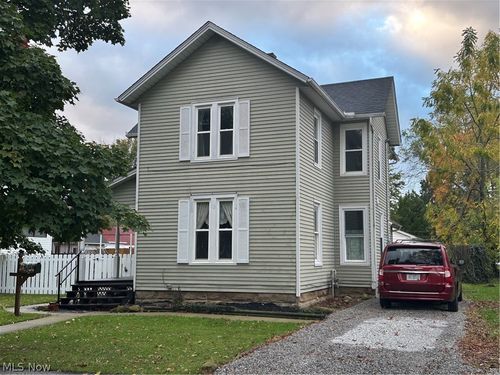 117 Magyar St, Wellington, OH, 44090-1215 | Card Image