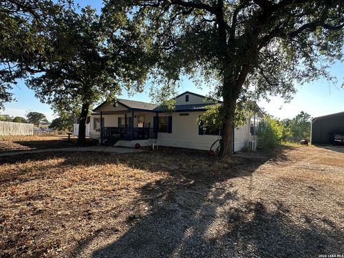 412 Lake Dr, La Vernia, TX, 78121-5626 | Card Image