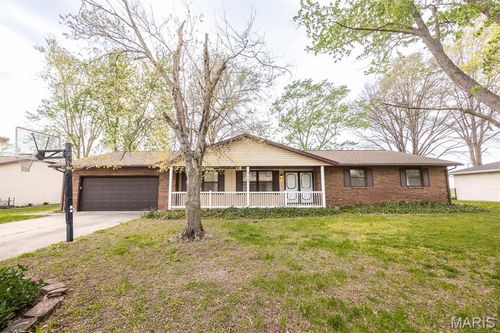 717 Knipp Ave, Mascoutah, IL, 62258-1322 | Card Image