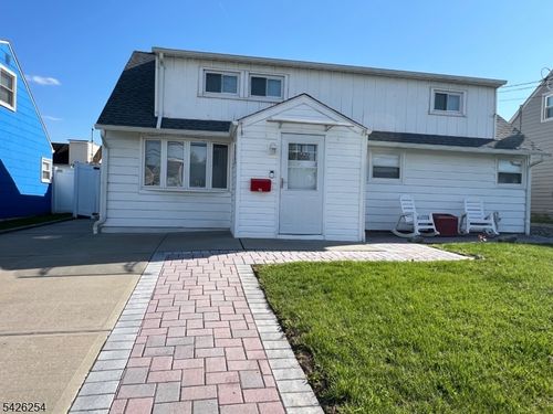 95 Hickory St, Carteret, NJ, 07008-2028 | Card Image