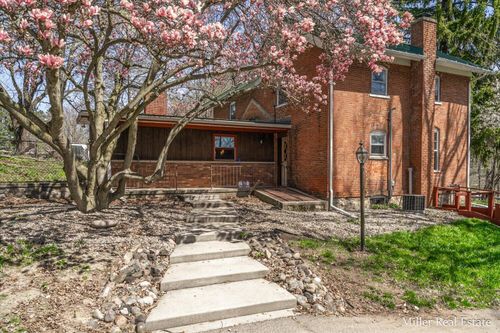 736 Durkee St, Nashville, MI, 49073-9570 | Card Image