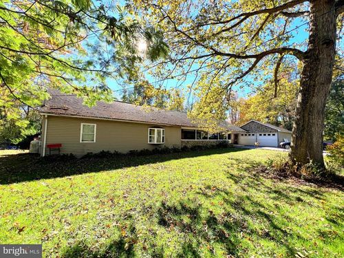 511 Pine Dr, Sacramento, PA, 17968-9527 | Card Image