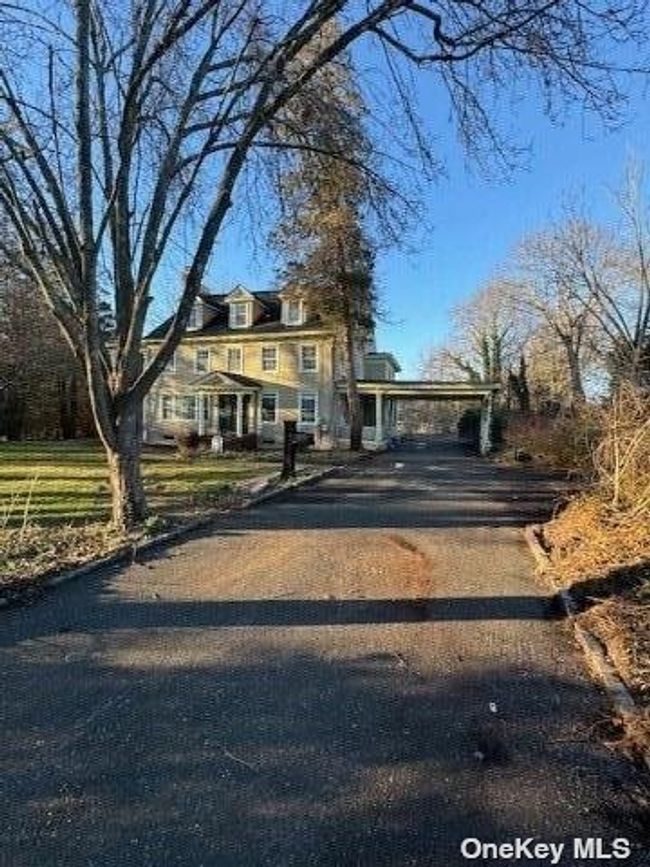 407 Middle Road, House other with 6 bedrooms, 4 bathrooms and null parking in Bayport NY | Image 13
