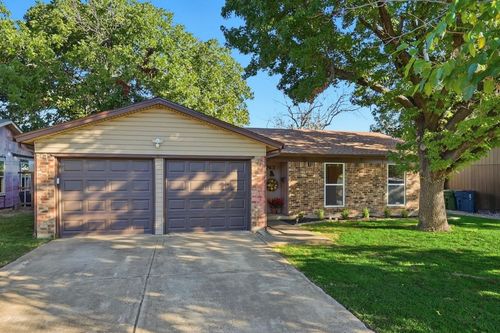 743 Idlewilde Dr, Lewisville, TX, 75067-4457 | Card Image