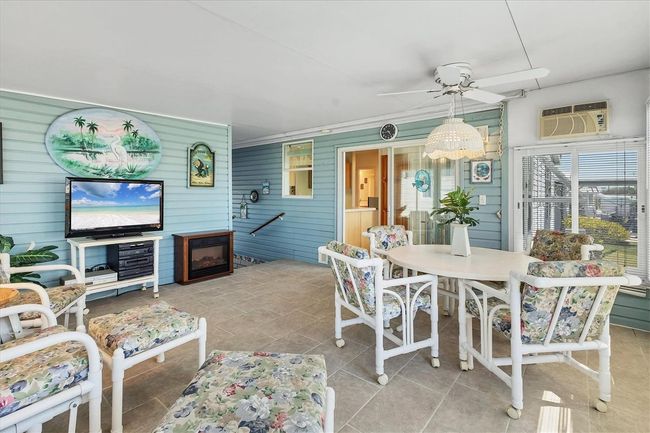 Florida Room | Image 25