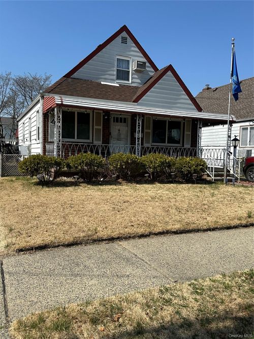 8322 263rd St, Glen Oaks, NY, 11004-1712 | Card Image