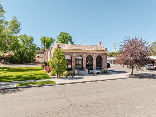 421 Court Street, Elko, NV, 89801 | Card Image