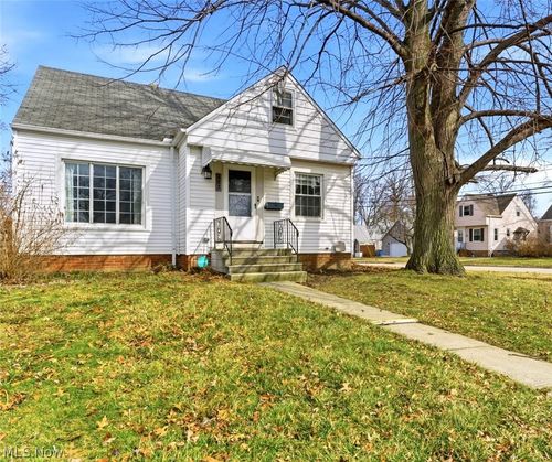 483 E 330th Street, Willowick, OH, 44095 | Card Image
