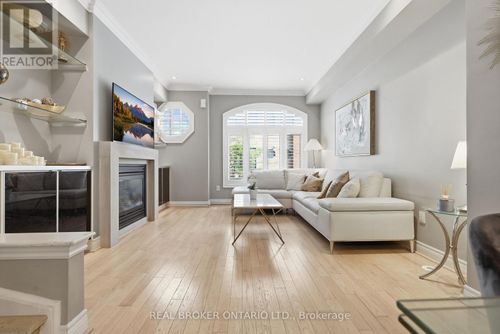 39 Lobo Mews, Etobicoke, ON, M8Z0B2 | Card Image