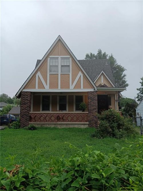 423 Brighton Ave, Kansas City, MO, 64123-1329 | Card Image