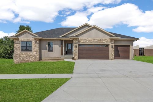 523 Rogers Ln, Center Point, IA, 52213-9211 | Card Image