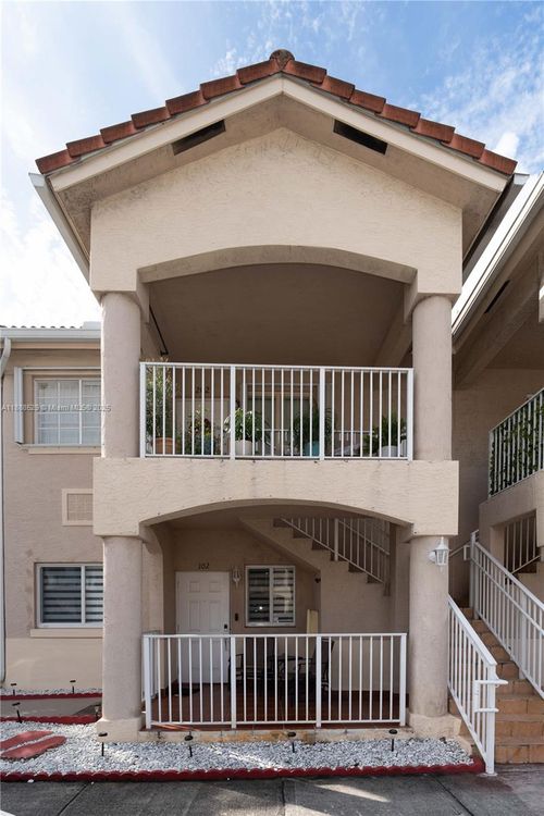 unit-102-298 E 3rd St, Hialeah, FL, 33010-6231 | Card Image