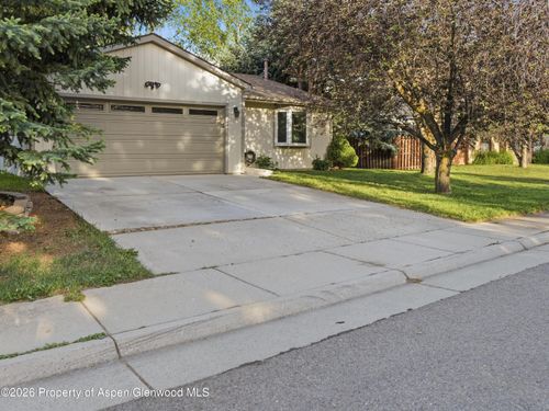 39 Coyote Cir, Carbondale, CO, 81623-8742 | Card Image