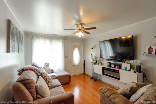 709 Estrada Dr, Belleville, MI, 48111-2994 | Card Image