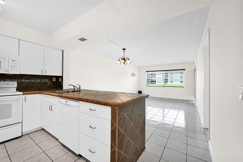 apt-512-8420 Sw 154th Circle Ct, Miami, FL, 33193-1260 | Card Image