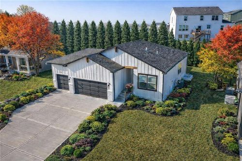 3212 Sw Arboridge Dr, Lee's Summit, MO, 64082-3403 | Card Image