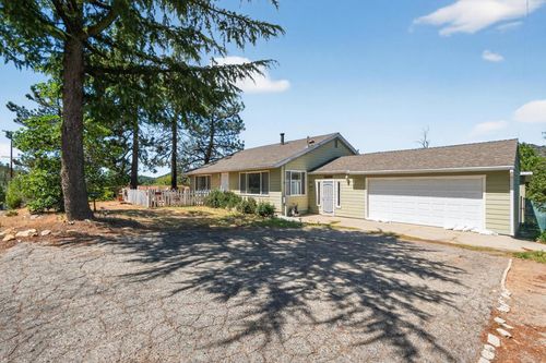 1048 Manzanita Dr, Julian, CA, 92036-9214 | Card Image