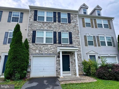32 Lombard Ln, BUNKER HILL, WV, 25413-3618 | Card Image