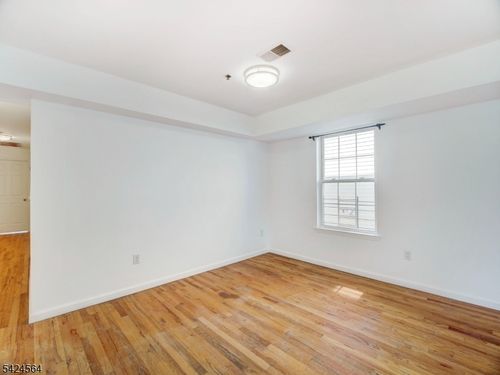 54 Bragaw Ave, Newark, NJ, 07112-1546 | Card Image