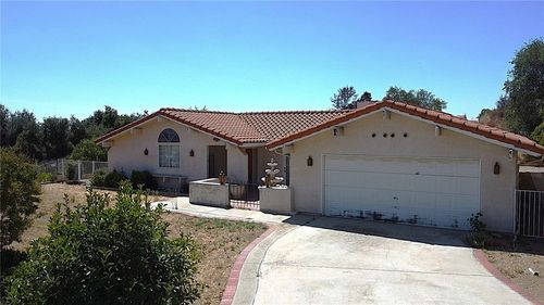 39581 Cherry Oak Canyon Rd, Cherry Valley, CA, 92223-5835 | Card Image