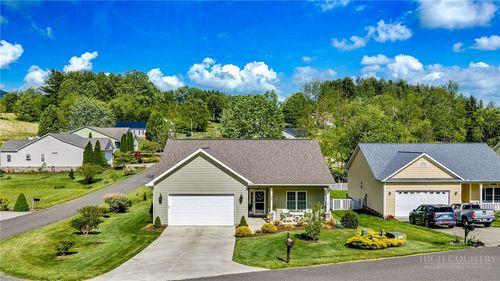 209 W Evergreen St, West Jefferson, NC, 28694-8461 | Card Image