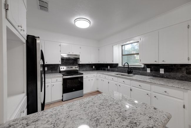 1207 E Neches St, Home with 2 bedrooms, 1 bathrooms and 1 parking in Palestine TX | Image 8
