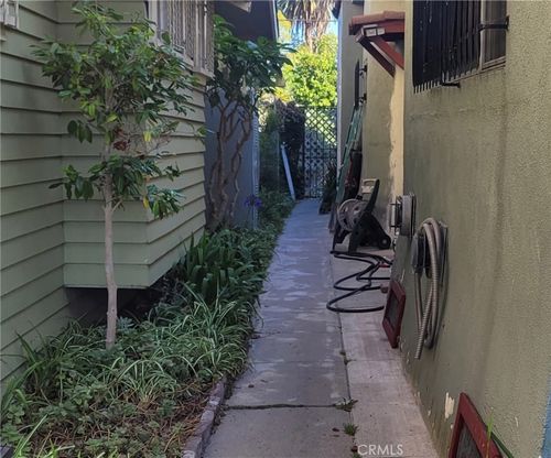 1630 Middleton Place, Los Angeles, CA, 90062 | Card Image