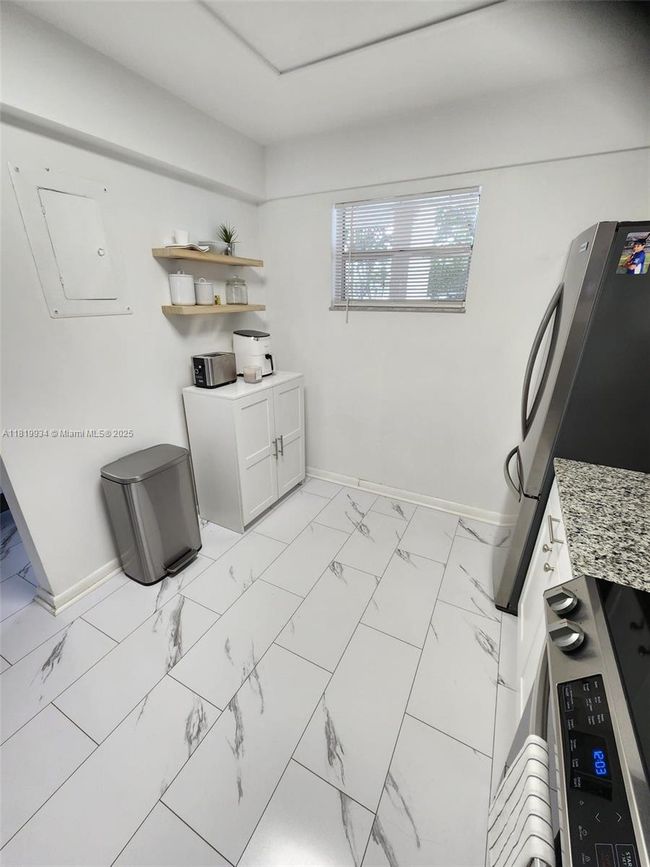 APT-103D - 3930 Inverrary Blvd, Condo with 2 bedrooms, 2 bathrooms and null parking in Lauderhill FL | Image 7